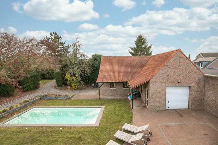 Photo 32 of Maasstraat 8