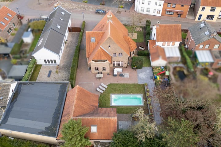 Photo 37 of Maasstraat 8