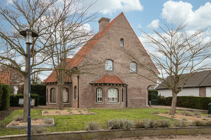 Photo 39 of Maasstraat 8