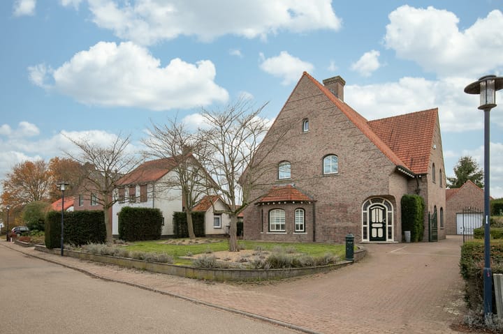 Photo 40 of Maasstraat 8