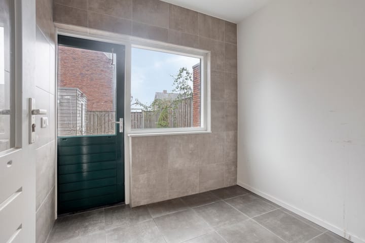 Photo 15 of Voorstraat 42