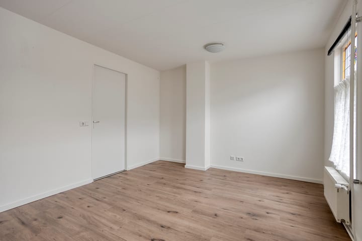 Photo 21 of Voorstraat 42