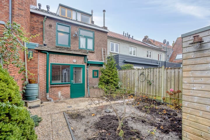Photo 31 of Voorstraat 42