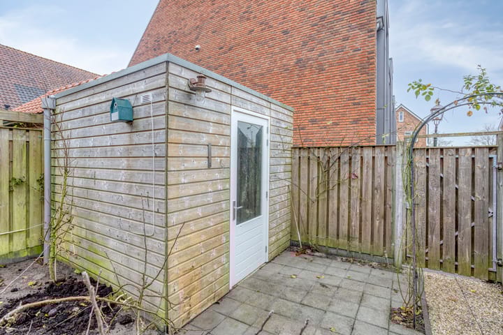 Photo 32 of Voorstraat 42