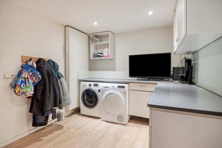 Photo 15 of Graaf van Bronkhorststr 2