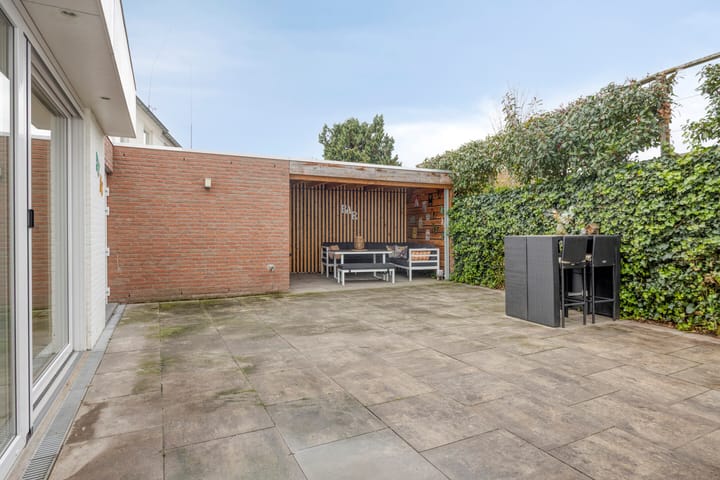 Photo 28 of Graaf van Bronkhorststr 2