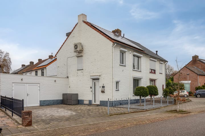 Photo 34 of Graaf van Bronkhorststr 2