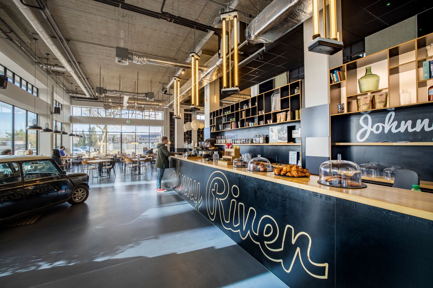 View photo 2 of Joan Muyskenweg 22