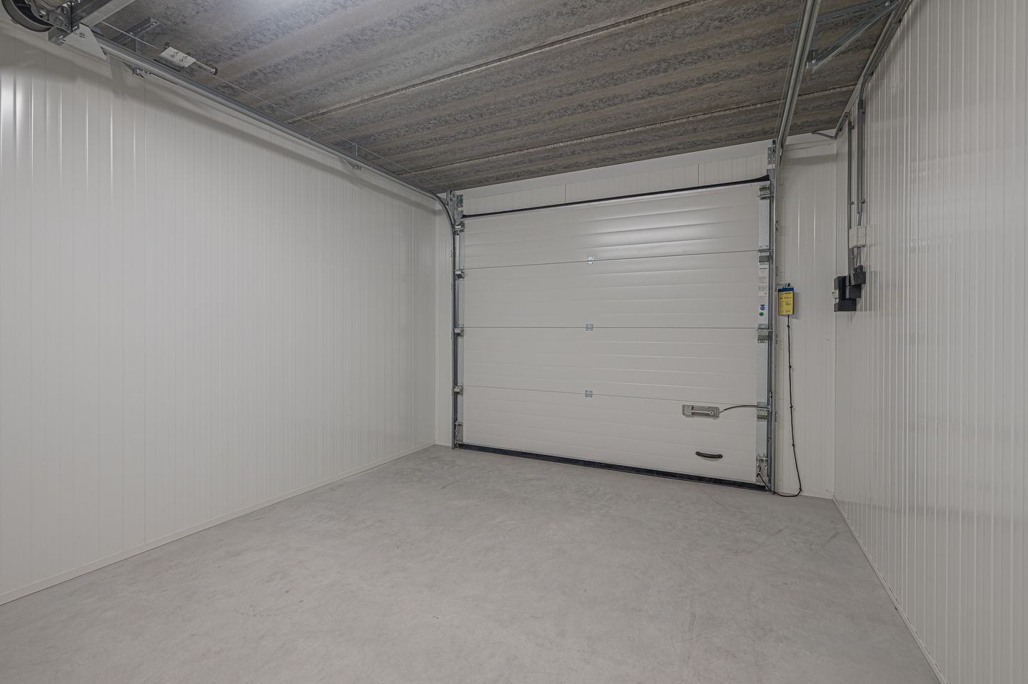 View photo 2 of Industrieweg 69-111