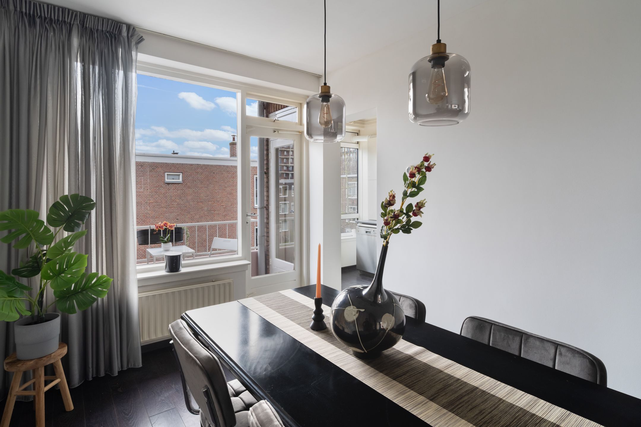Photo 24 of Jonker Fransstraat 122-C