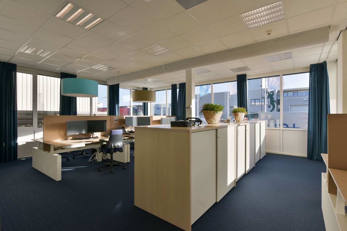 View photo 2 of Communicatieweg 20