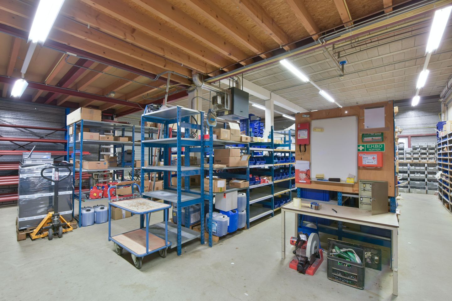 View photo 3 of Communicatieweg 20