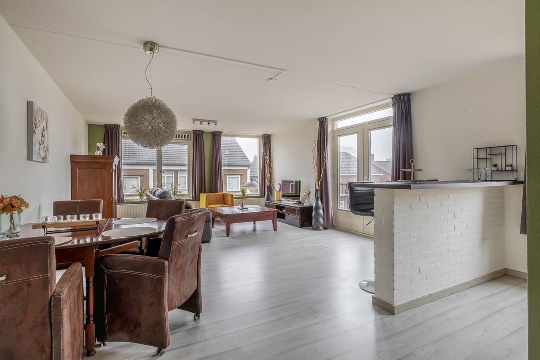 Photo 17 of Postel 38