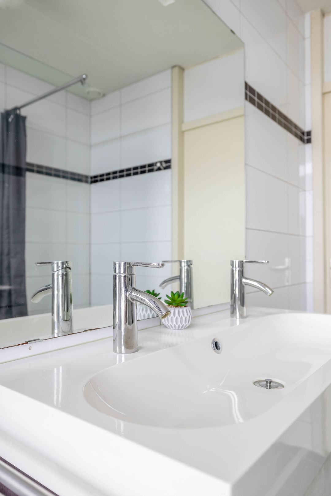 Photo 37 of Postel 38