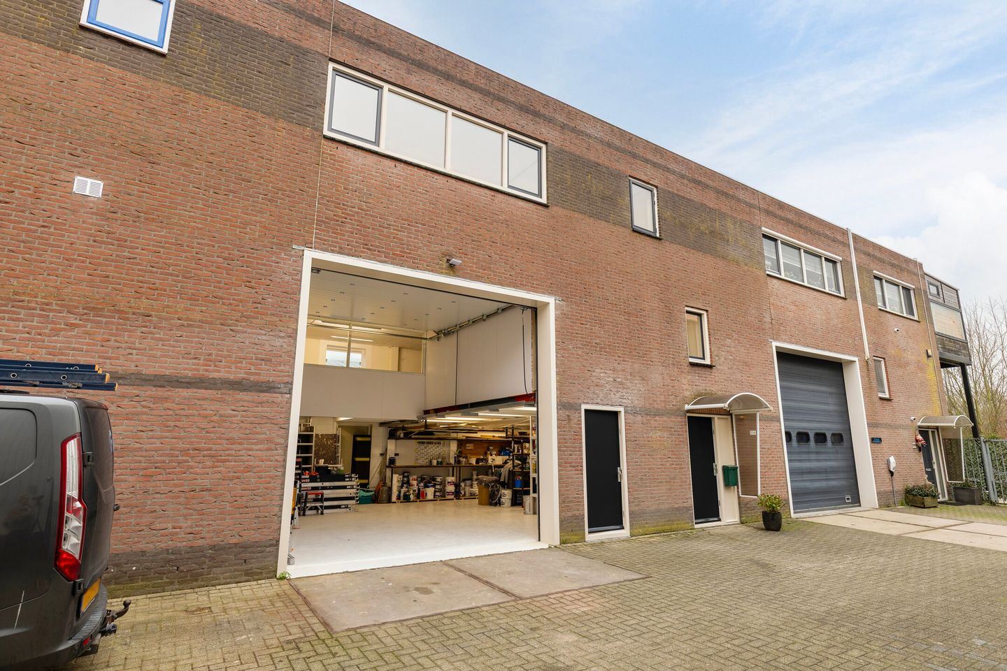 View photo 4 of Volume 116