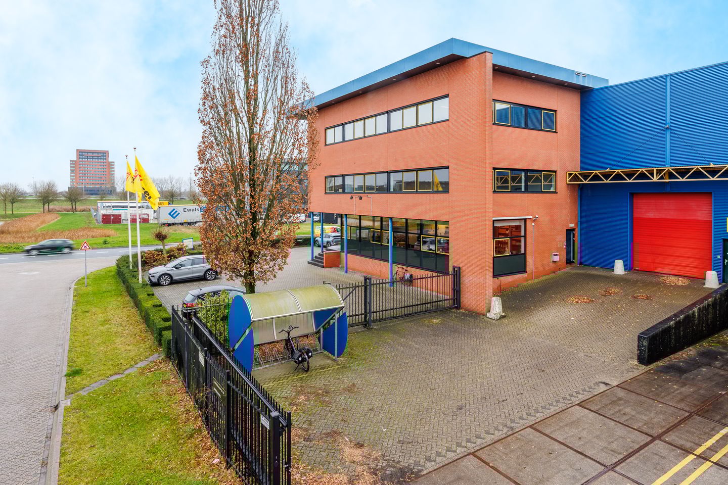 View photo 4 of Impact 4