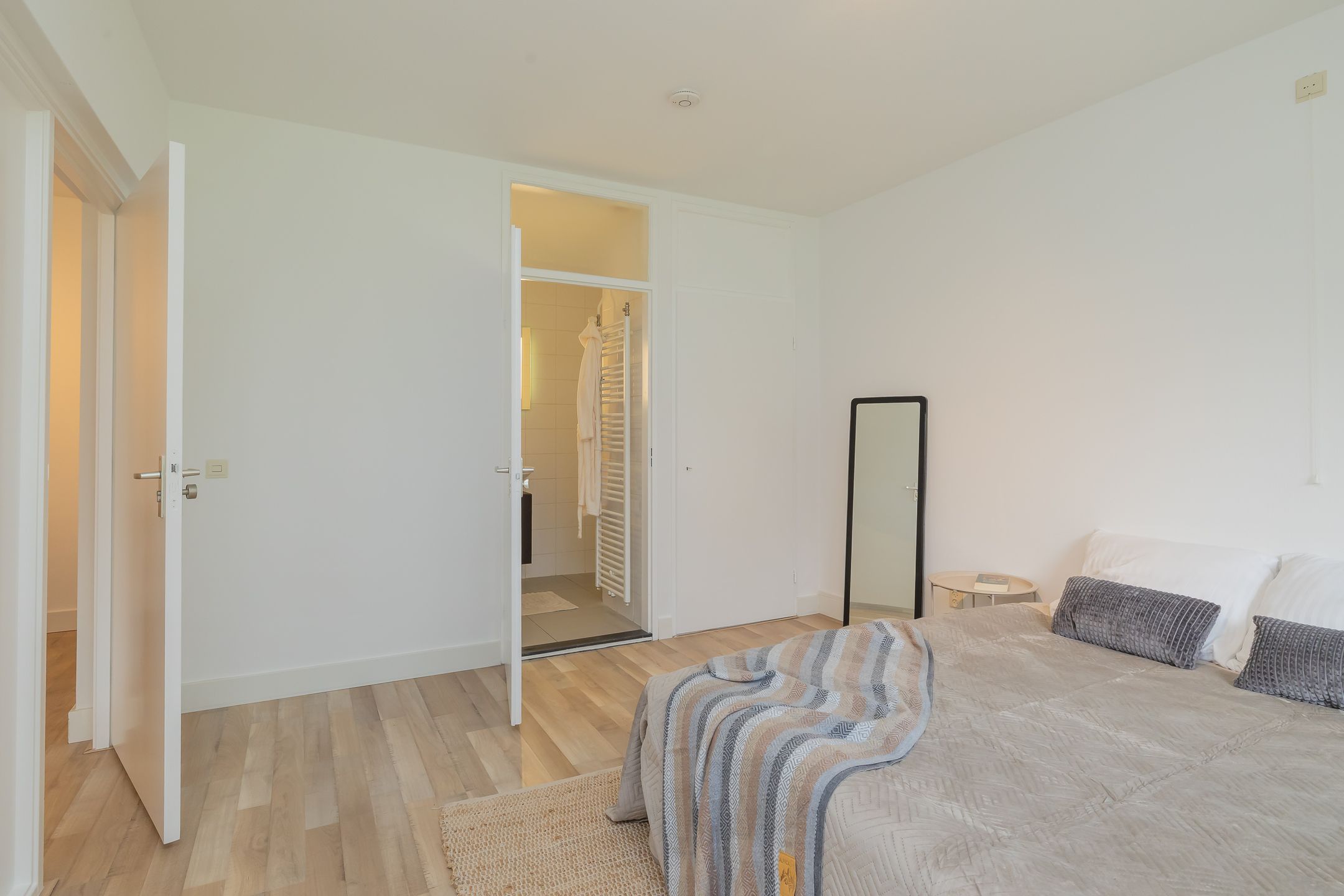 Foto 21 van Binnenweg 6-F007