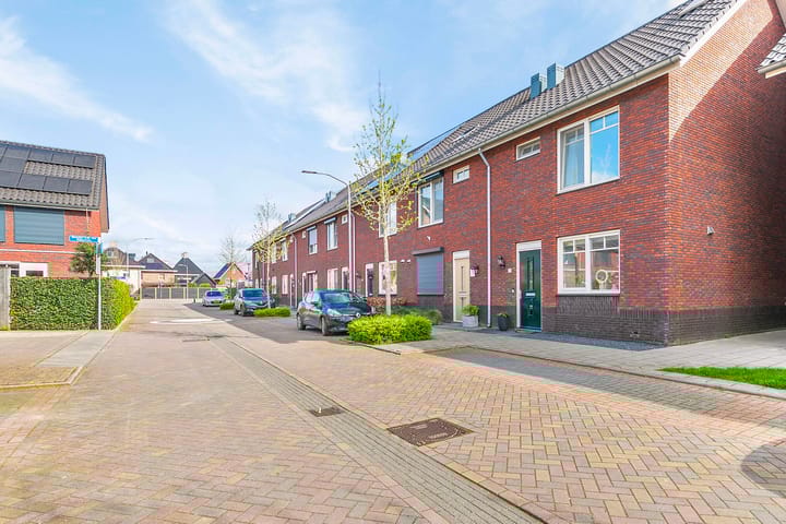 Photo 7 of Meester J Schaapstraat 18