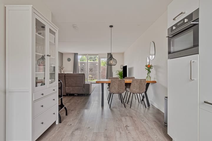 Photo 17 of Meester J Schaapstraat 18