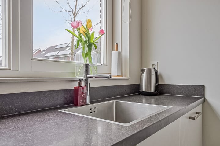 Photo 19 of Meester J Schaapstraat 18