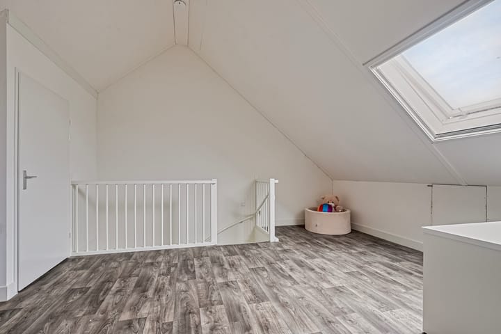 Photo 32 of Meester J Schaapstraat 18