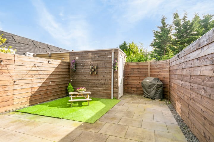 Photo 35 of Meester J Schaapstraat 18