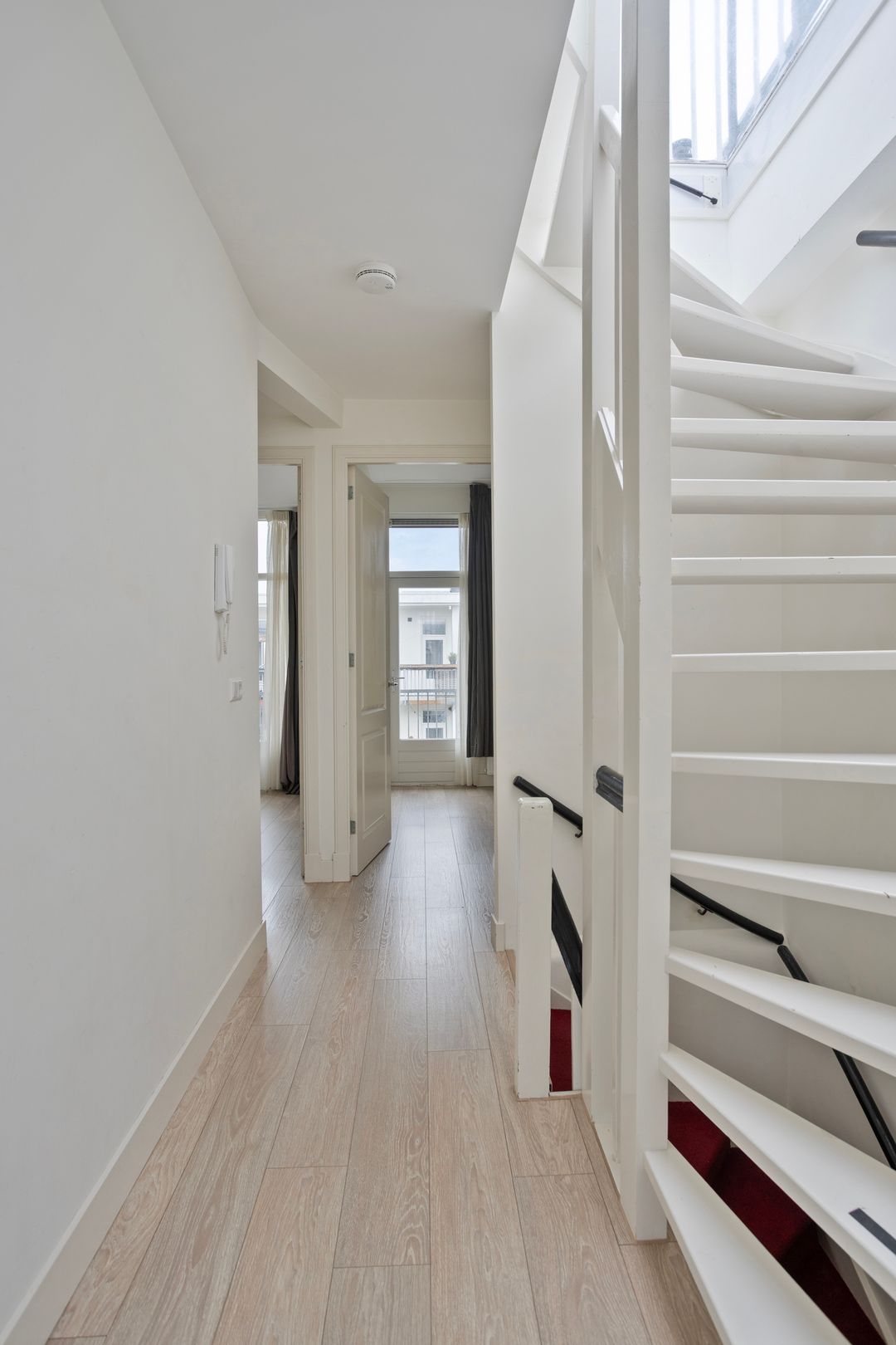 Foto 8 van Van Spilbergenstraat 130-3