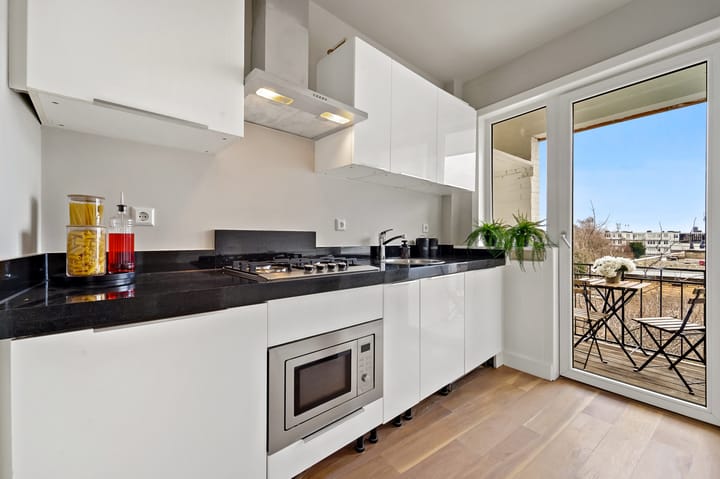 Photo 3 of Den Helderstraat 157