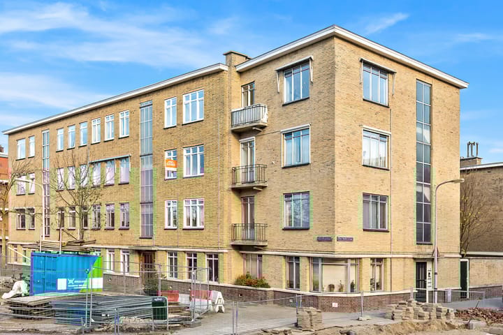 Photo 4 of Den Helderstraat 157