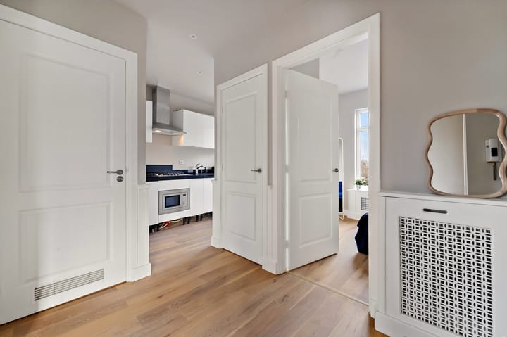 Photo 9 of Den Helderstraat 157