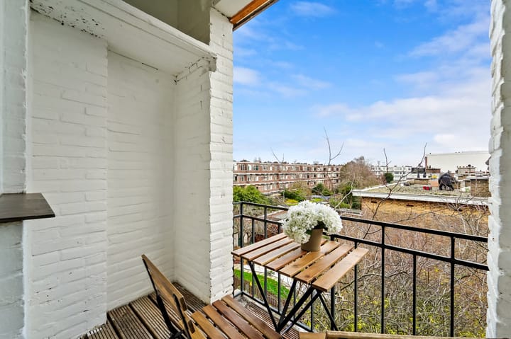 Photo 11 of Den Helderstraat 157