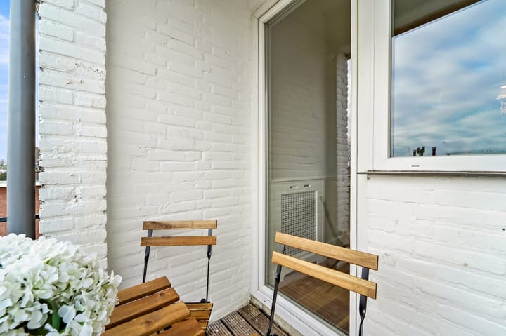 Photo 12 of Den Helderstraat 157