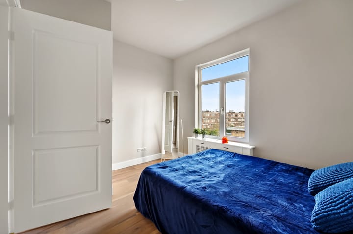 Photo 16 of Den Helderstraat 157