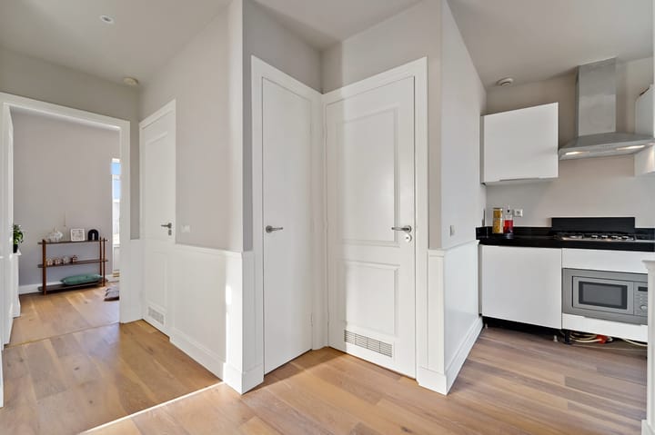 Photo 17 of Den Helderstraat 157