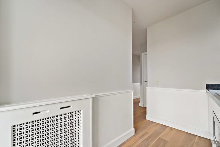 Photo 10 of Den Helderstraat 157