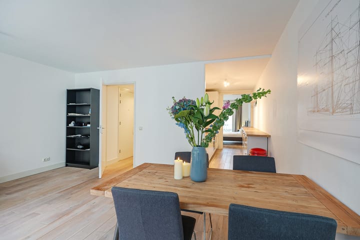 Photo 12 of Vrolikstraat 297-F