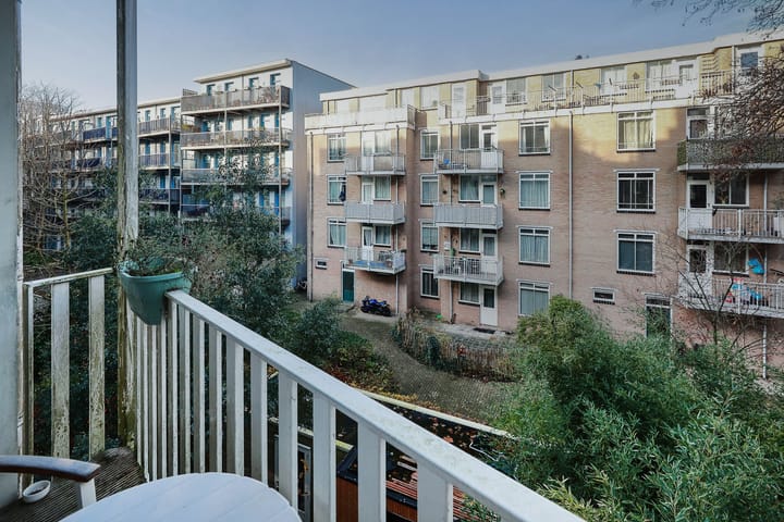 Photo 23 of Vrolikstraat 297-F