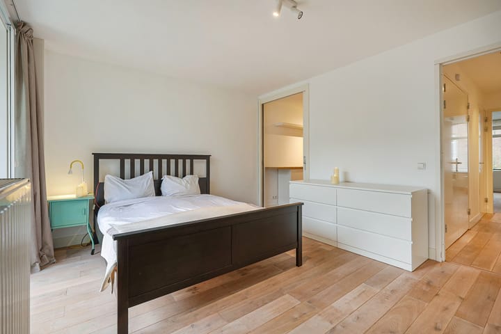 Photo 28 of Vrolikstraat 297-F