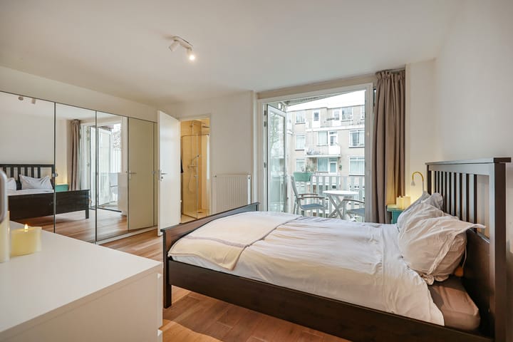 Photo 19 of Vrolikstraat 297-F