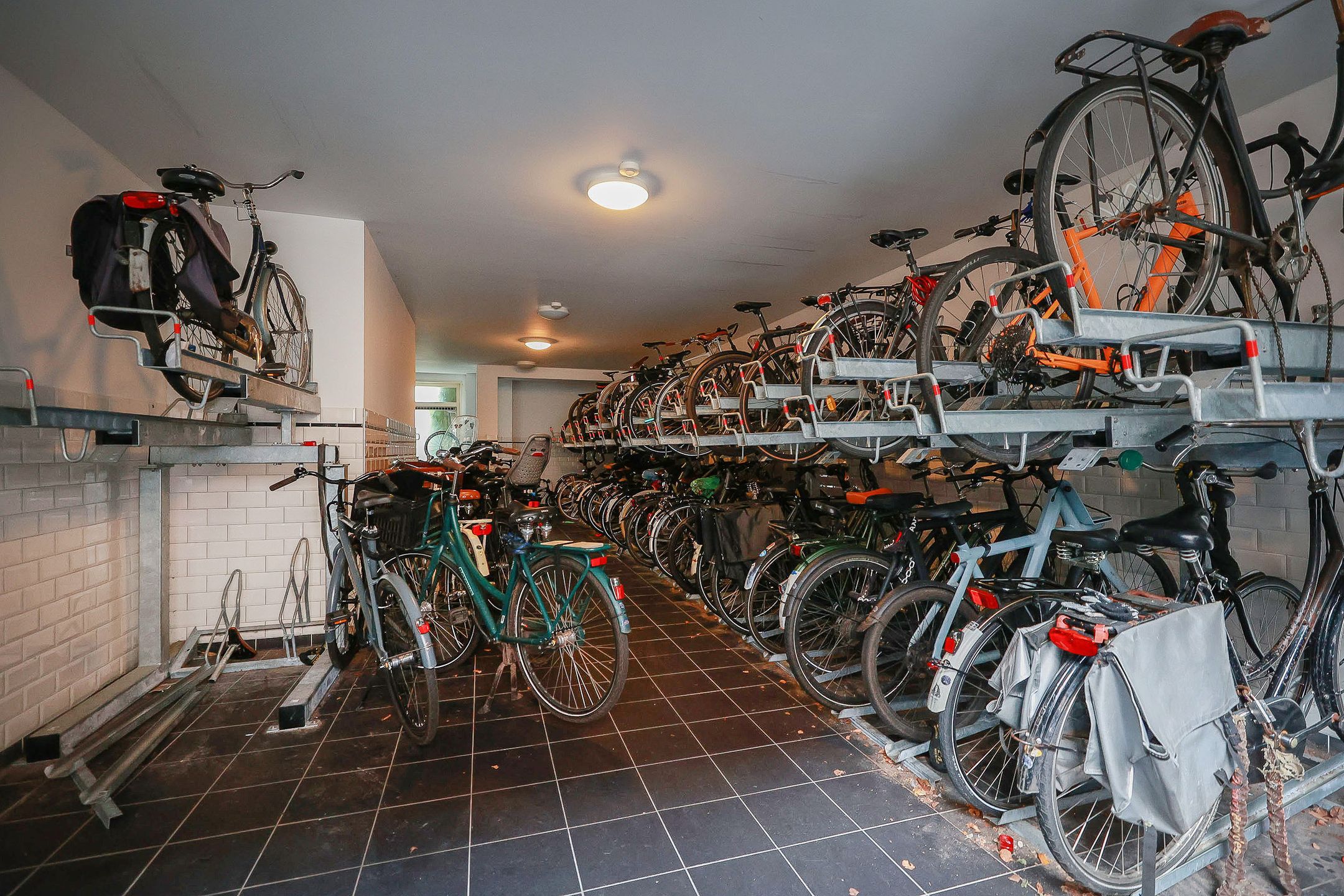 Photo 36 of Vrolikstraat 297-F