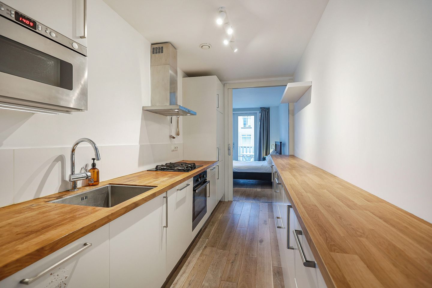 Photo 14 of Vrolikstraat 297-F