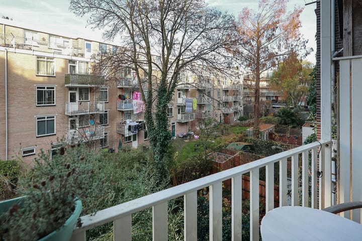 Photo 24 of Vrolikstraat 297-F