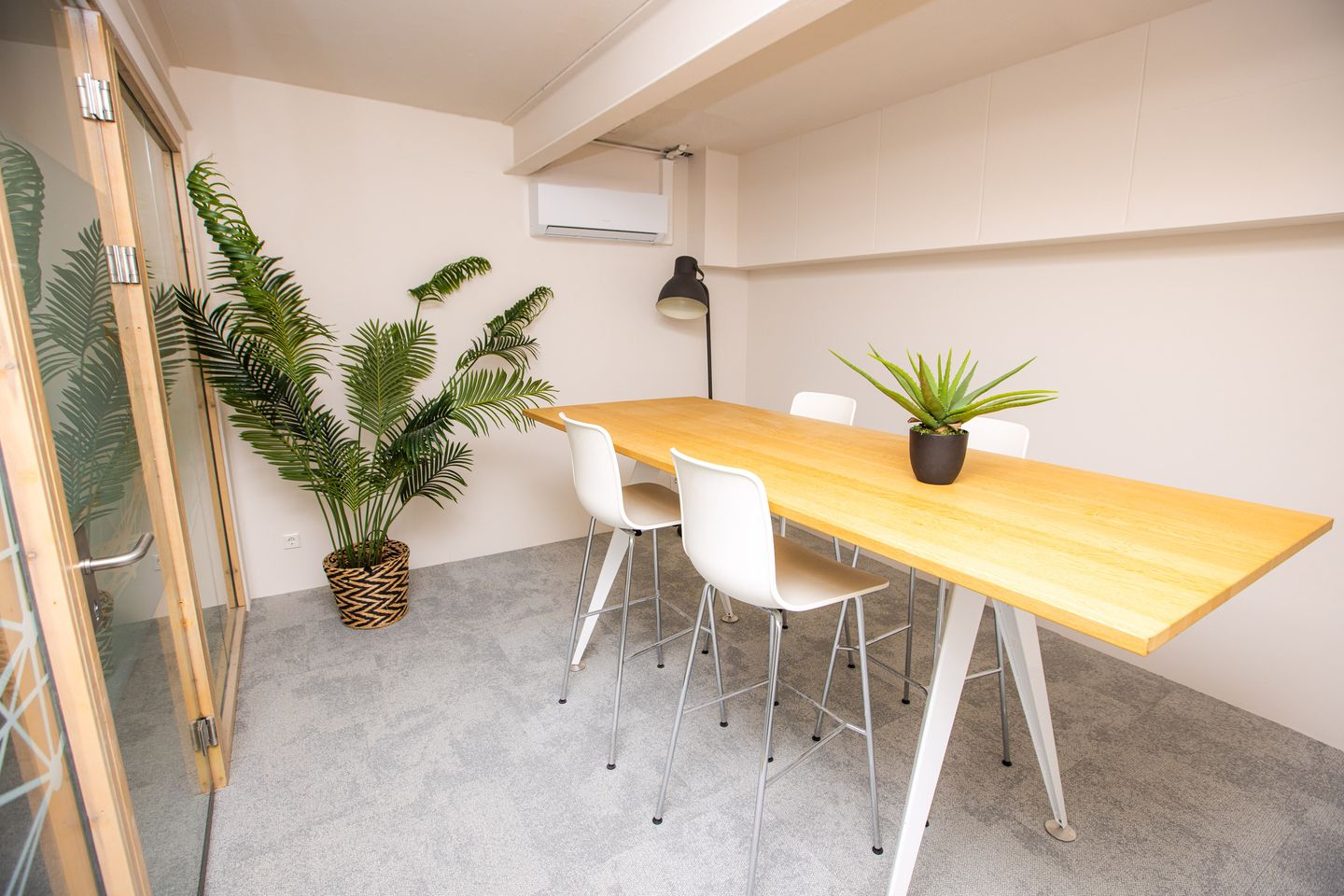 View photo 3 of Neutronstraat 7-15