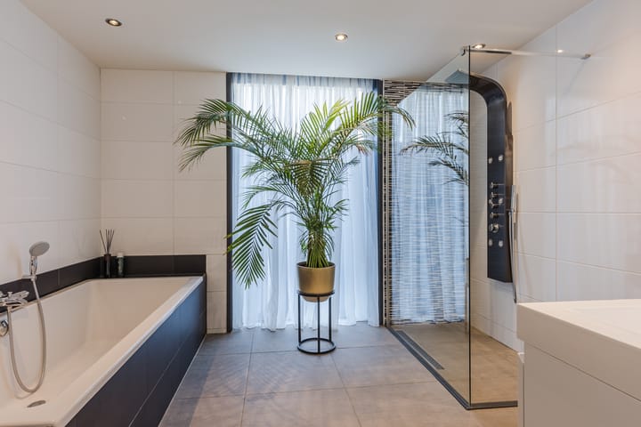 Photo 4 of Van Otterloostraat 36