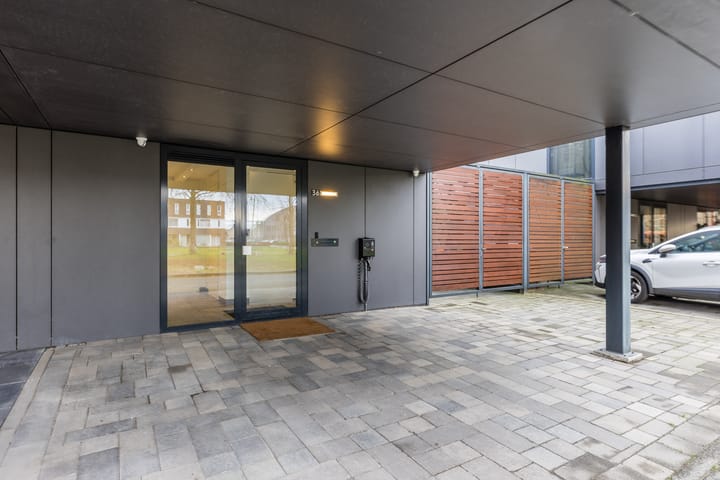 Photo 8 of Van Otterloostraat 36