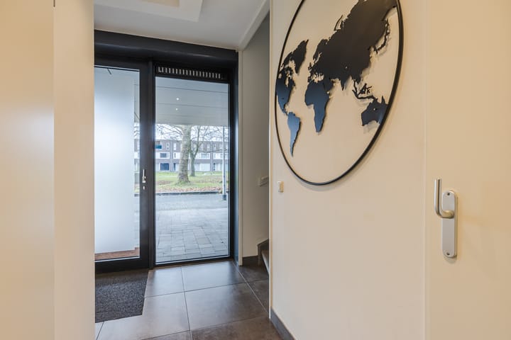 Photo 11 of Van Otterloostraat 36