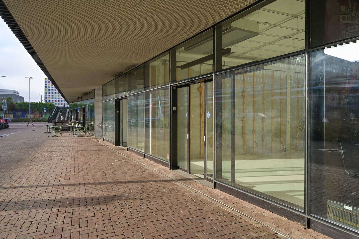 View photo 3 of Waldorpstraat 25