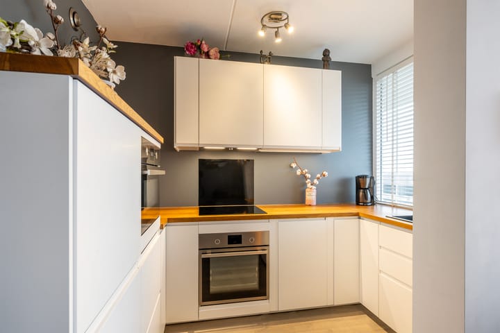 Photo 3 of Albertine Agneslaan 358