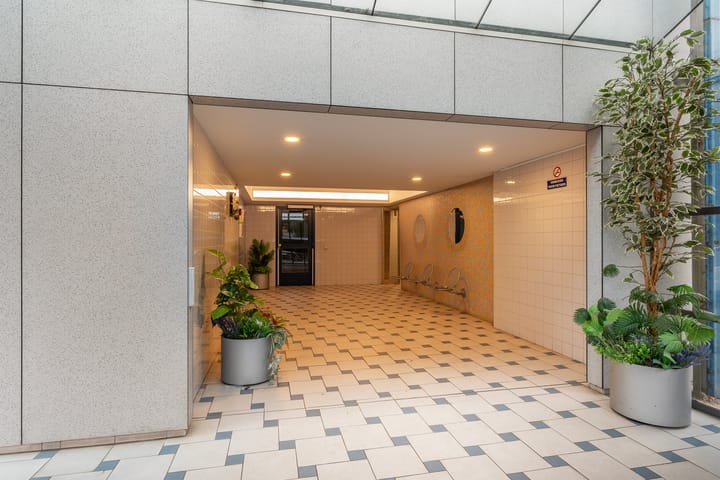 Photo 10 of Albertine Agneslaan 358