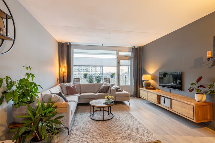 Photo 16 of Albertine Agneslaan 358